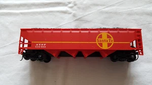 Walthers HO Scale Santa Fe Railroad Open Hopper Car w/ Coal Load Red - Bild 1 von 8