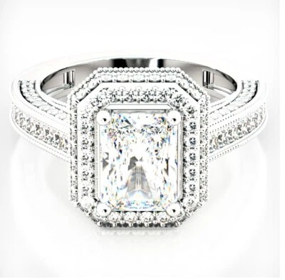 Anillo de platino simulado de corte radiante Foto 1 de 4