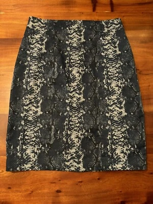 Falda recta lápiz estampado serpiente azul marino Tahari para mujer talla 14 Foto 1 de 4