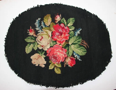 Morceau de tapisserie ancienne faite main sur canevas - Photo 1/4