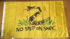 NO STEP ON SNEK drapeau 3 x 5 pieds jaune serpent à sonnettes Gadsden ne marche pas sur moi drôle