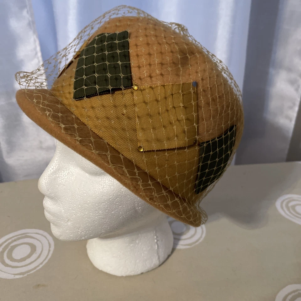 GLENOVER. VINTAGE 1950's LADIES Wool Felt Bucket Hat EUC - Image 1 of 4