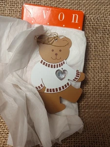 Vintage Avon Dezember Geburtsstein - Zinn Teddybär Weihnachtsschmuck - OVP - Bild 1 von 5