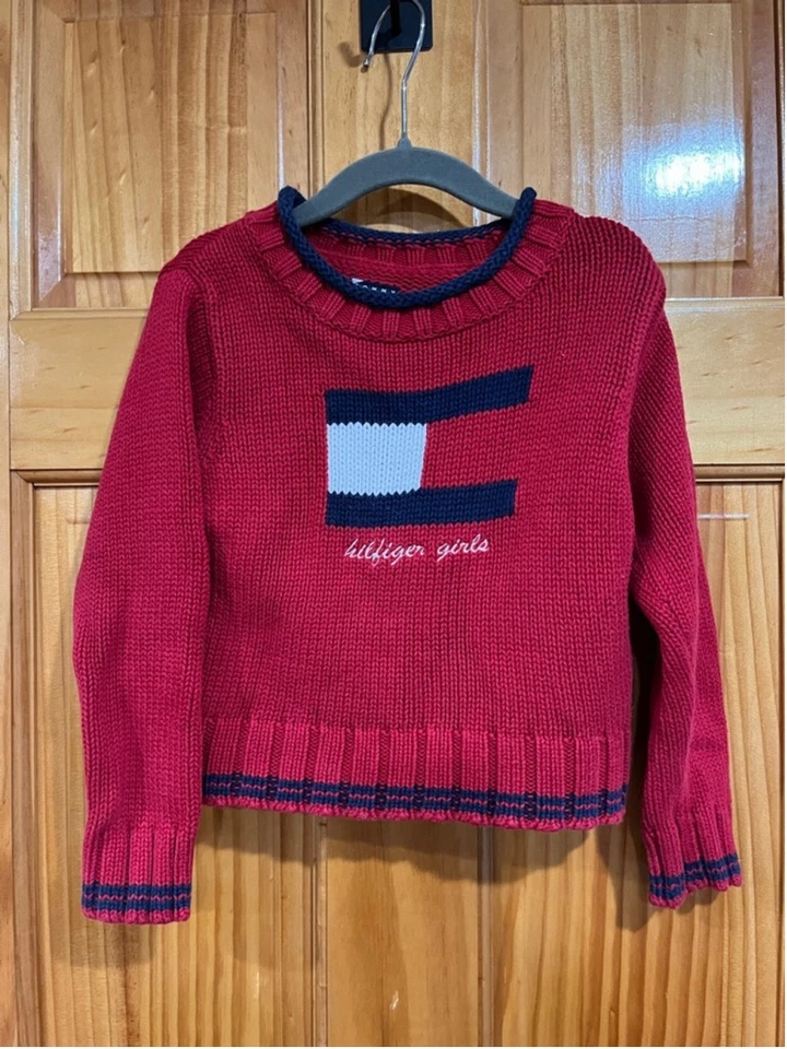 Suéter Bandera Vintage Niñas Pequeñas Tommy Hilfiger Rojo Tejido “Hilfiger Girls” Talla 4 Foto 1 de 3