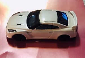 🏁 BURAGO Street Fire 2009 Pearl White Nissan GT-R  /  1:43 Scale 🏁