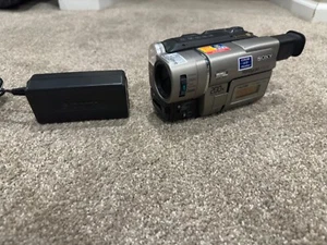 Videocamera Sony CCD-TRV37 8mm Video8 XR TESTATA! TESTE PULITE! COLPO NOTTURNO! - Foto 1 di 18