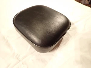 MOTORCYCLE BACKREST PAD Kawasaki Vulcan 1600? in very good condition - Picture 1 of 3