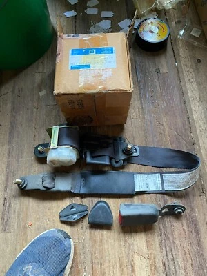 (1) One OEM GM NOS 1996-97 Chevrolet Tracker Convertible Passenger Seat Belt Foto 1 de 4