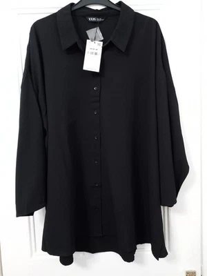 BNWT - Yours Curve  black textured side split oversized shirt, size UK 26/28 - Image 1 of 3