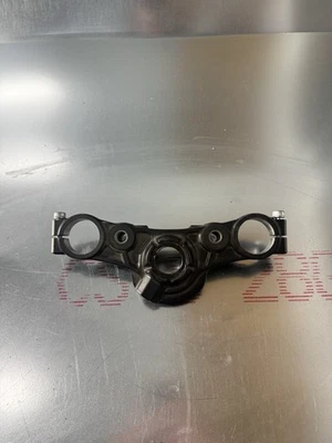 2017-2021 Kawasaki Z650 UPPER TRIPLE TREE STEERING STEM FORK CLAMP OEM - Image 1 of 4