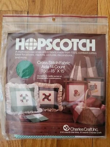 Charles Craft Hopscotch Verde Plaid Aida Tessuto Punto Croce 14 Ct 15"x15" - Foto 1 di 3