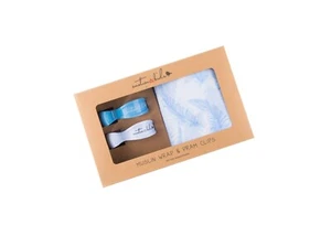 Envoltura de muselina Emotion & Kids en plumas azules con juego de clips para cochecito a juego - Imagen 1 de 1