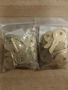 LOTE DE 40 CERRAJEROS Y11 LLAVES EN BLANCO SE ADAPTA A LATÓN SÓLIDO YALE HECHO EN EE. UU. - Imagen 1 de 1
