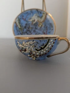 Taza de té y platillo Japón ocupado CK azul con dragón levantado blanco y borgoña - Imagen 1 de 8