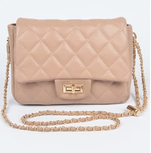 Mittelgroße Tasche nudefarben mit goldenen Riemendetails veganes Leder Handtasche - Bild 1 von 1