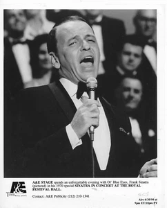 Press Photo Frank Sinatra B&W 8x10 RC Print - Picture 1 of 1