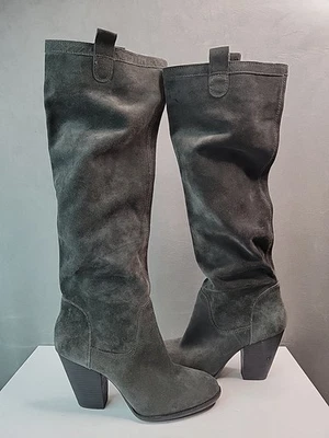 Botas Vince Camuto para mujer 9,5 M de alto sobre la rodilla gris gamuza tacones tirar, usadas en excelente estado Foto 1 de 4