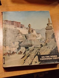 Road Through Tibet Sis 1957 1st Edition Photos Photography Sepia Cover BOOK  - Imagen 1 de 12