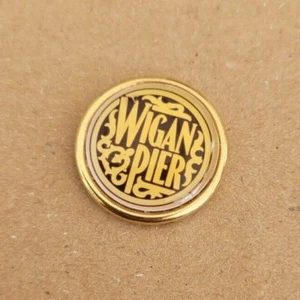 INSIGNIA VINTAGE WIGAN PIER - Imagen 1 de 1