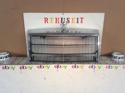 82 83 84 85 86 REJILLA CHRYSLER LEBARON con cromo envolvente BONITO OEM b Foto 1 de 4