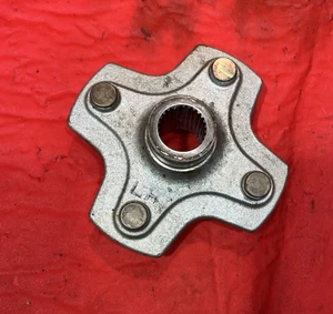 #2 2006 POLARIS SAWTOOTH 200 RIGHT REAR WHEEL HUB 0452676 - Picture 1 of 8