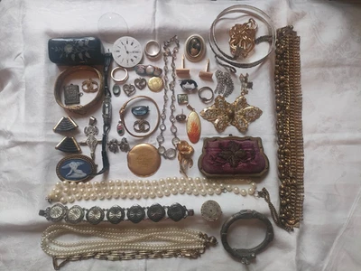 Lot bijoux , montres , anciens , vintage , à trier. - Immagine 1 di 4
