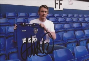 IPSWICH: ELLIOTT HEWITT SIGNED 6x4 PORTRAIT PHOTO+COA - Picture 1 of 1