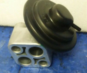 NUEVA VÁLVULA EGR KIA OPTIMA 2001-2006 GENUINA FABRICANTE DE EQUIPOS ORIGINALES - Imagen 1 de 4