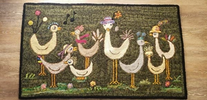 PRIMITIVE RARE HAND HOOKED WOOL FOLK ART SIGNED RUG "HEN PARTY" 40"X24" EXCELLEN - Picture 1 of 24