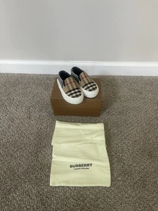 BURBERRY UNISEX KIDS HARWICK CHECK SLIP ON SNEAKERS - BEIGE Size 23. - Picture 1 of 13