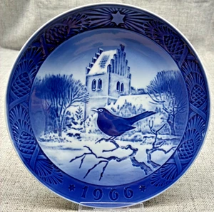 1966 Royal Copenhagen Christmas Plate Kai Lange Blackbird At Christmas Time - Picture 1 of 6