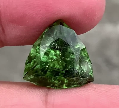 VS 14,45 CT natürlicher grüner Rutil-Peridot-Edelstein Billionenschliff aus... - Bild 1 von 3