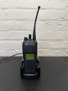 MOTOROLA XTS2500 Two Way Radio H46UC9PW5BN 700/800 MHz Digital/Analog - Afbeelding 1 van 6