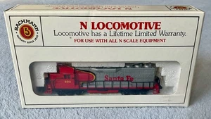 Bachmann N-Scale "Sante Fe 890" EMD GP40 Diesel Locomotive - Tested - Picture 1 of 24