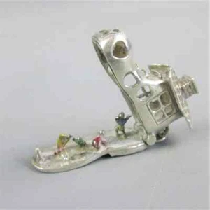Vintage Sterling Silver 'Old Mother Hubbard' Family In Shoe Charm 1965 LONDON - Picture 1 of 6