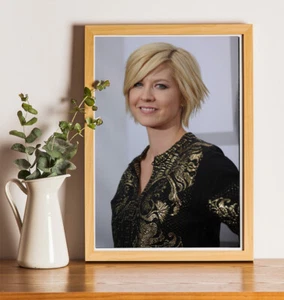 Jenna Elfman : 12"x8" Professional Photo - Picture 1 of 2