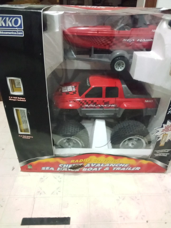 De colección Nikko Gigante Radio Control Chevy Avalancha Sea Hawk Barco Y Remolque Nuevo. Foto 1 de 4