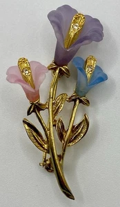 Signierte Lia Lianna Vintage Pastell Plexiglas Calla Lilien Blumen Brosche Goldfarben. - Bild 1 von 8