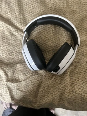 White Captain 300 Bluetooth And Ps5 + Xbox X/ S (wire Included) - Image 1 of 2