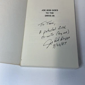 Joe Bob Goes To The Drive-In von Joe Bob Briggs signiert 1987 Taschenbuch - Bild 1 von 10