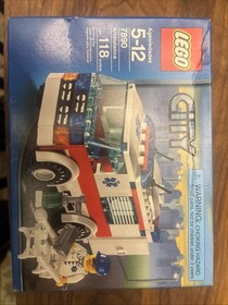 LEGO City 7890 Ambulance NEW! Paramedic EMT Emergency Rescue Stretcher Town