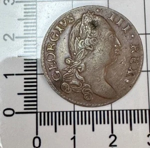 X302: 1782 Irish George III Copper Halfpenny - very good grade for issue - Picture 1 of 2