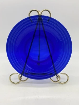 "Un plato acanalado para almuerzo de ensalada azul cobalto de 8"" - reemplazo" Foto 1 de 4