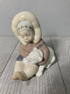 Lladro Porcelain Figurine Eskimo Playing In Original Box Gloss Finish - Picture 1 of 10