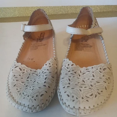 Pikolinos Ladies  Leather Ivory Colored  Size 6  Puerto Vallarta  Mary Janes - Image 1 of 4