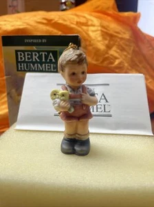 2001 GOEBEL BERTA HUMMEL "WEIHNACHTSSTRAUSS" ORNAMENT BH 157/0 #935135 - Bild 1 von 11