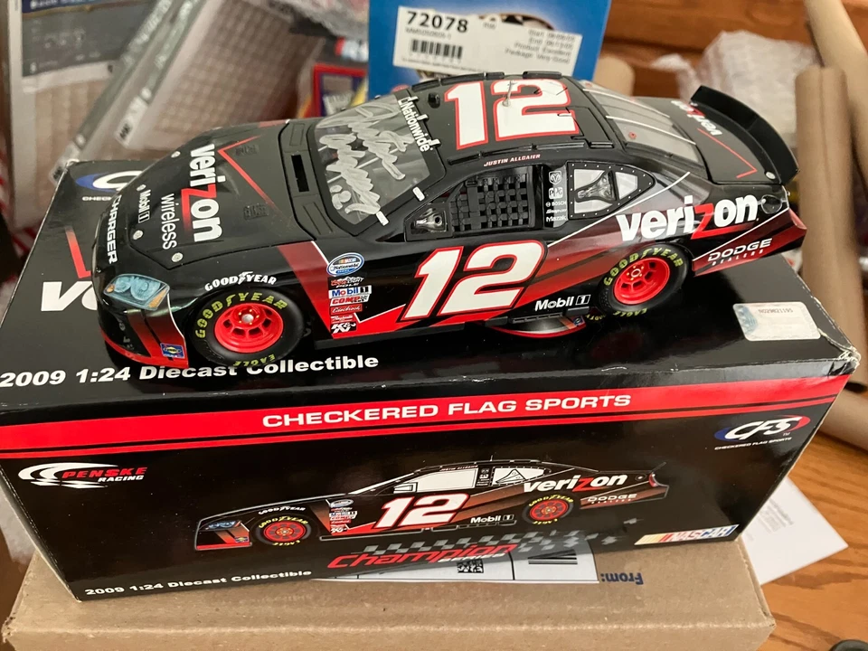 Justin Allgaier 2009 #12 1/24 autografiado Verizon Wireless CFS Foto 1 de 1