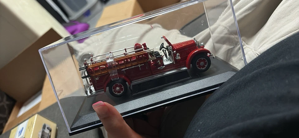 Mack Type 75BX 1935 camión de bomberos rojo 1/43 coche modelo diecast por firma de carretera Foto 1 de 4