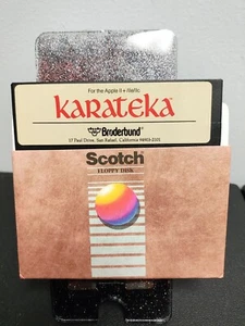 Karateka Apple II+/IIe/IIc - disc and sleeve only - Picture 1 of 2