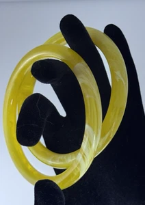 Vintage Bracelet Lemon Juice Bright Yellow Marbled Round 2 Bangles Lucite - Picture 1 of 13